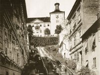 Bregovita ulica (današnja Tomićeva) 1888. godine. Vinograd prije gradnje uspinjače 1893. godine